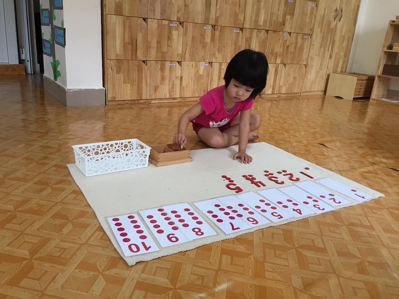Bố mẹ nên dạy con từ dễ đến khó để bé làm quen dần (Nguồn ảnh: Sưu tầm internet)