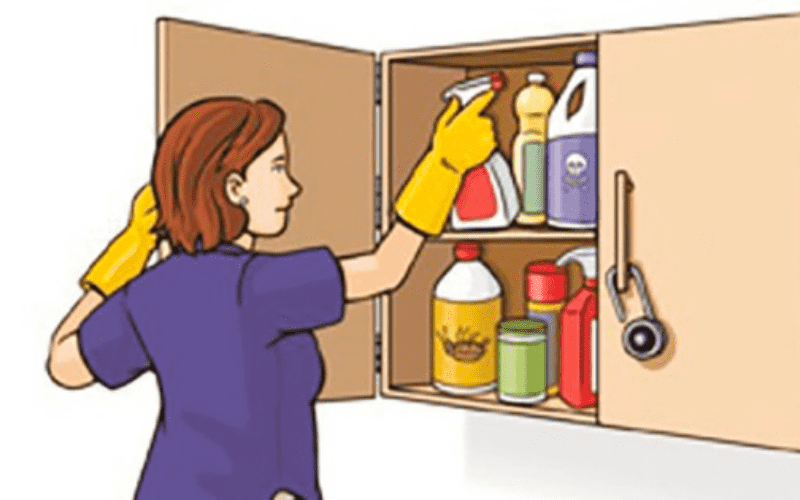 Để xa hoá chất khỏi tầm tay trẻ em và sử dụng găng tay đụng vào hoá chất (Ảnh: sưu tầm internet)