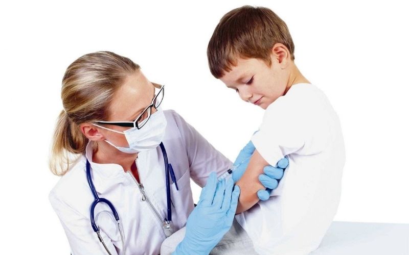 Tiêm phòng quai bị sớm đề phòng tránh nguy cơ mắc bệnh. (Ảnh: Sưu tầm Internet)