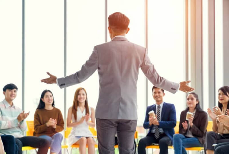 Tự tin diễn thuyết. (Ảnh: Sưu tầm Internet)