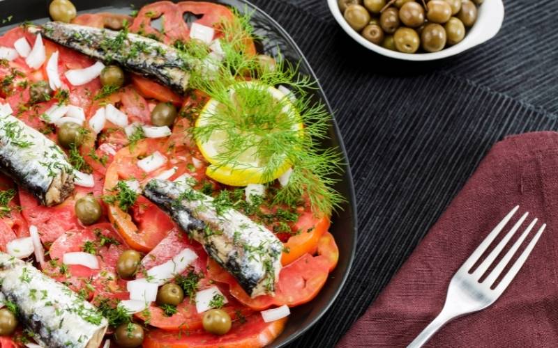 Thực phẩm tái, sống gây nhiều nguy cơ cho thai kỳ. (Ảnh: Sưu tầm Internet)