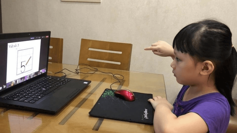 Tuyệt đối không nghỉ học online giữa chừng (Nguồn ảnh: Sưu tầm internet)