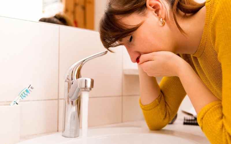 Buồn nôn là triệu chứng ám ảnh của nhiều mẹ khi mang thai. (Ảnh: Sưu tầm Internet)