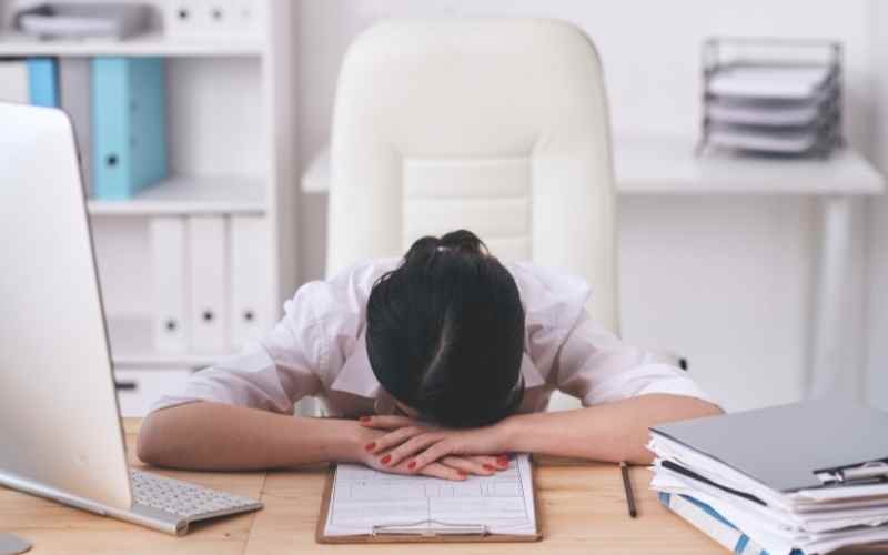 Người mới mang thai thường mệt mỏi và buồn ngủ nhiều. (Ảnh: Sưu tầm Internet)