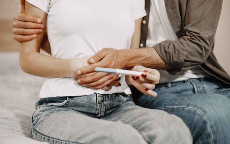 Nên dùng que thử thai sau 2 tuần tiêm thuốc rụng trứng. (Ảnh: Sưu tầm Internet)