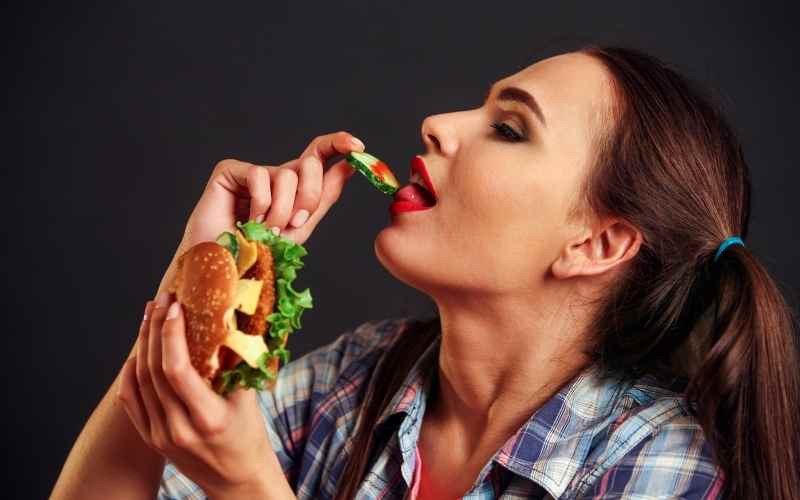 Triệu chứng thèm ăn chỉ xuất hiện vài ngày nếu bạn không mang thai. (Ảnh: Sưu tầm Internet)