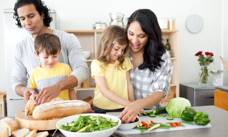 Nhờ các bài học thực tế bé sẽ cảm thấy dễ tiếp thu hơn. (Ảnh: Nguồn Internet)