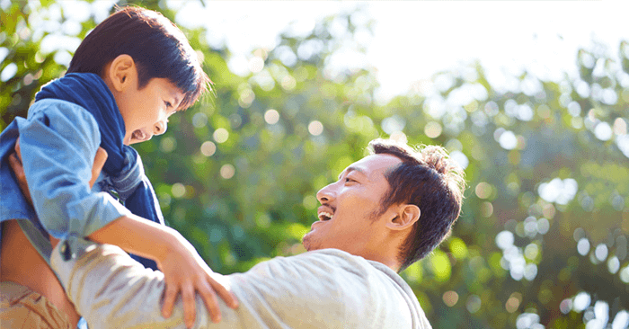 Cách giáo dục: Mô phỏng các tình huống cần thể hiện phép lịch sự. (Ảnh: Sưu tầm Internet)