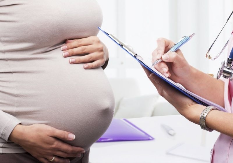 Mẹ bầu cần đi khám định kỳ hoặc khi có triệu chứng bất thường tránh xảy ra các biến chứng nguy hiểm. (Ảnh: Sưu tầm Internet)