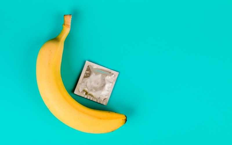 Bà bầu quan hệ nên sử dụng bao cao su để phòng ngừa bệnh tật. (Ảnh: Sưu tầm Internet)