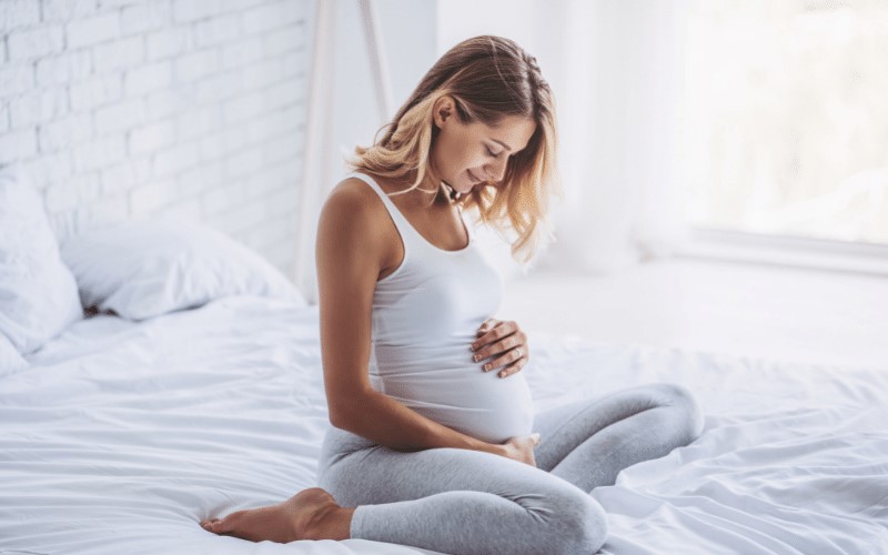 Nên thai giáo bằng vuốt ve với trẻ. (Ảnh: Sưu tầm Internet)