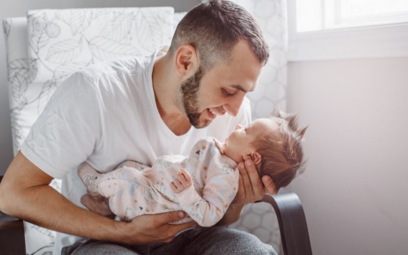 Sinh con muộn cũng là nguyên nhân khiến chất lượng tinh trùng giảm. (Ảnh: Sưu tầm Internet)