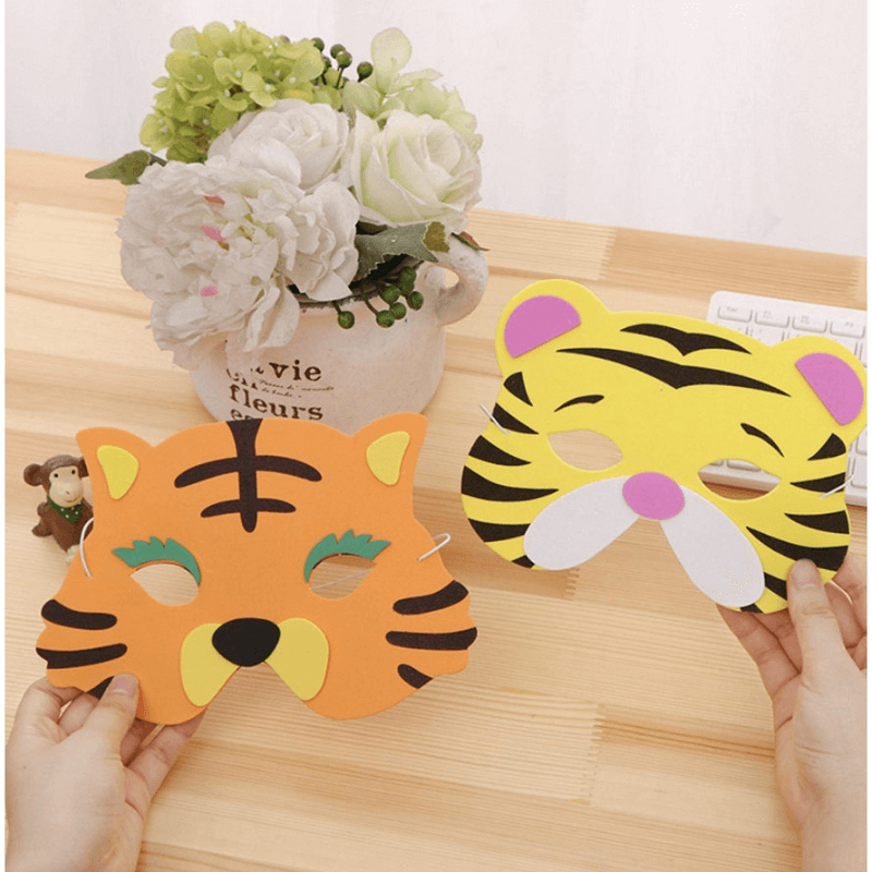 Trò chơi giáo dục cảm xúc cho trẻ mầm non: Làm mặt nạ cảm xúc từ đĩa. (Ảnh: Sưu tầm Internet)