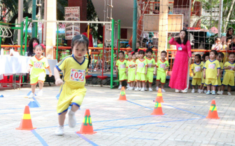 Chạy tiếp sức giúp rèn luyện kỹ năng cho trẻ (Ảnh: Sưu tầm Internet)