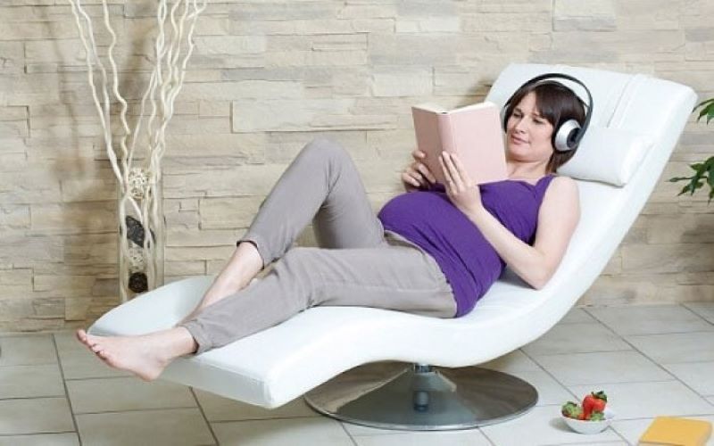 Những lưu ý khi đọc truyện thai giáo. (Ảnh: Sưu tầm Internet)