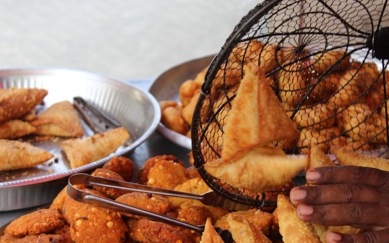 Không nên rán, chiên thực phẩm ở nhiệt độ cao. (Ảnh: Sưu tầm Internet)