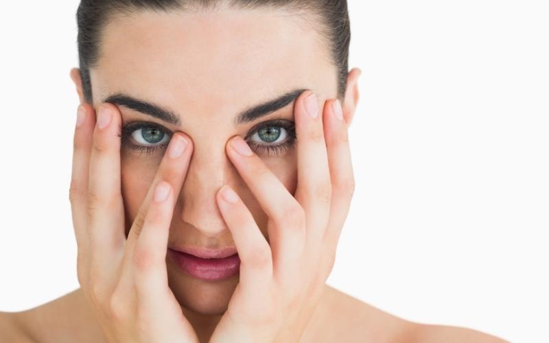 Phụ nữ mang thai thường có lông mày dựng lên. (Ảnh: Sưu tầm Internet)