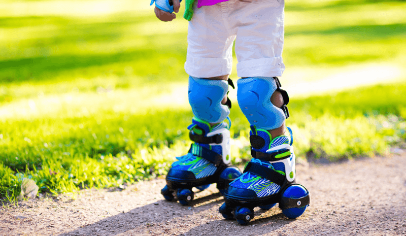 Lưu ý cần nhớ khi cho trẻ con trượt patin. (Ảnh: Sưu tầm Internet)