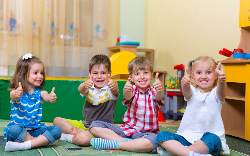 Cân bằng giữa học tập và vui chơi. (Ảnh: Sưu tầm Internet)