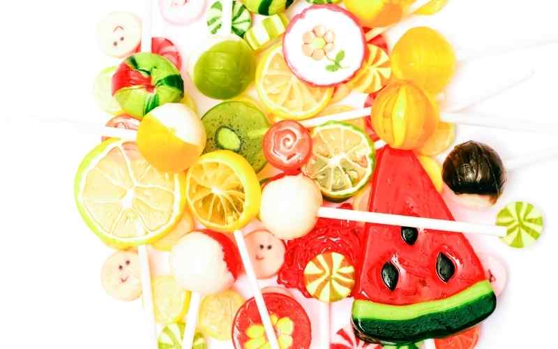 Bà bầu không nên ăn đồ ăn vặt, đồ ngọt. (Ảnh: Sưu tầm Internet)