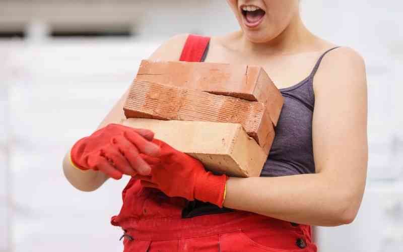 Bà bầu 3 tháng giữa cần kiêng mang vác nặng. (Ảnh: Sưu tầm Internet)