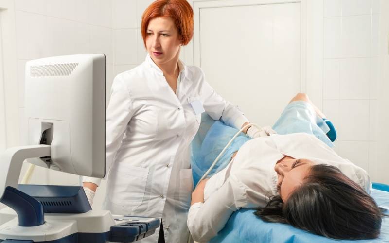 Tiến hành xét nghiệm sàng lọc trước sinh. (Ảnh: Sưu tầm Internet)