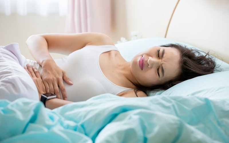 Phụ nữ mang thai 5 tuần đau bụng quá mức nên đi khám bác sĩ. (Ảnh: Sưu tầm Internet)