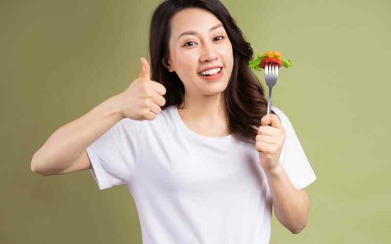 Thèm ăn và thay đổi khẩu vị cũng là dấu hiệu mang thai. (Ảnh: Sưu tầm Internet)