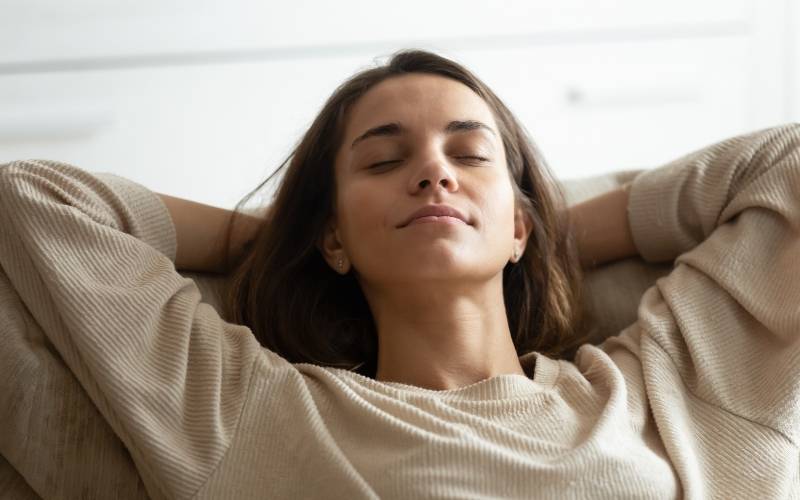 Nghỉ ngơi, thư giãn sau IUI giúp tăng cơ hội thụ thai thành công. (Ảnh: Sưu tầm Internet)