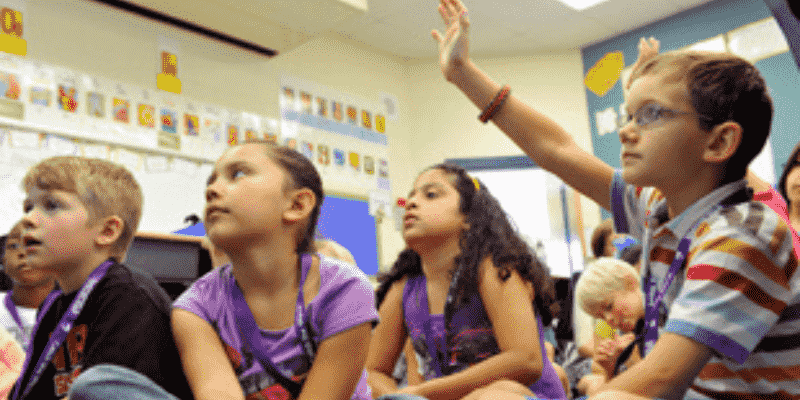 Hướng dẫn cho trẻ cách trao đổi và lập luận trước đám đông (Nguồn: Sưu tầm Internet)