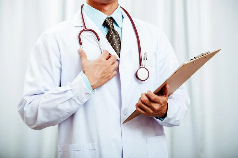 Sinh viên tốt nghiệp ngành Bác sĩ dễ dàng tìm việc tại các bệnh viện hoặc trung tâm y tế. (Ảnh: Sưu tầm Internet)