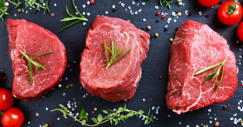 Trong thịt bò có chứa hàm lượng sắt lớn cần thiết cho mẹ sinh thường (Ảnh sưu tầm Internet)