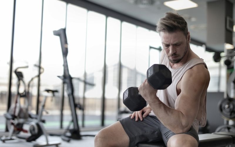 Nam tập gym tăng cường cơ bắp và ngực. (Ảnh: Sưu tầm Internet)