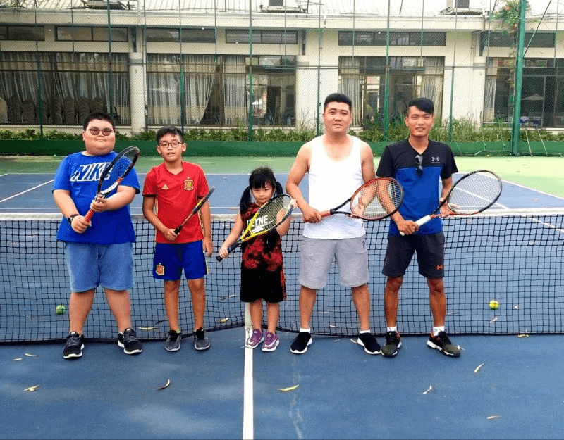 Lưu ý quan trọng khi dạy tennis cho trẻ em. (Ảnh: Sưu tầm Internet)