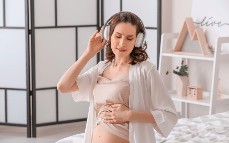 Âm nhạc là phương pháp thai giáo hiệu quả. (Ảnh: Sưu tầm Internet)