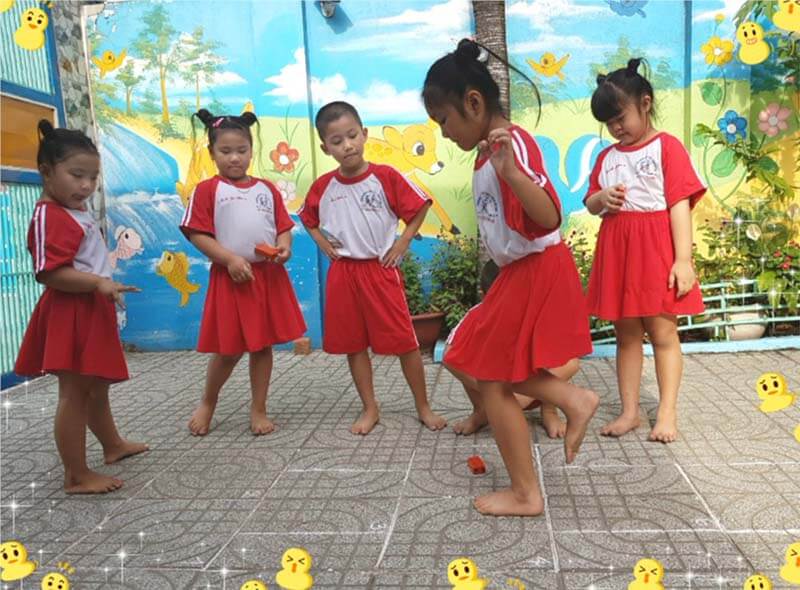 Trò chơi nhảy lò cò. (Ảnh: Sưu tầm Internet)