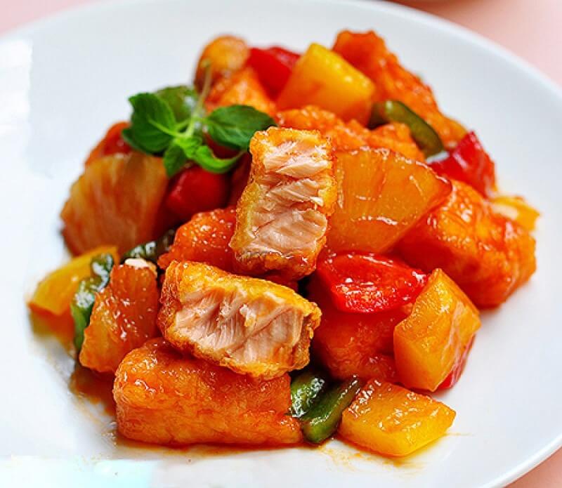 Cá hồi sốt cà chua là món ăn vừa đơn giản vừa cung cấp nhiều vitamin D3 cho cơ thể. (Ảnh: Sưu tầm Internet)