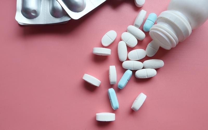 Bà bầu cần hỏi ý kiến bác sĩ khi sử dụng thuốc. (Ảnh: Sưu tầm Internet)