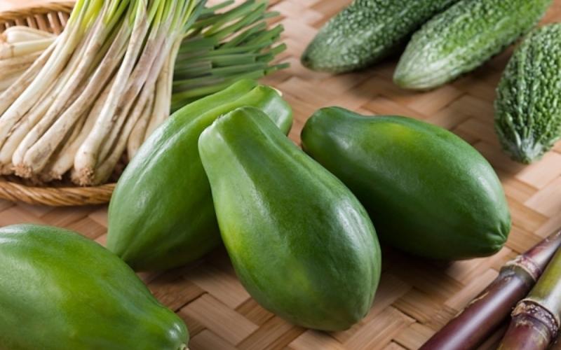 Không nên ăn đu đủ xanh trong suốt thời gian thai nghén. (Ảnh: Sưu tầm Internet)