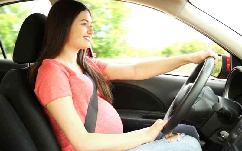 Bà bầu lái xe đường xa tiềm ẩn nhiều nguy hiểm. (Ảnh: Sưu tầm Internet)