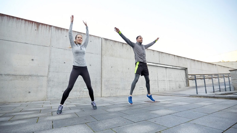 Mẹ không nên ăn quá gần thời gian tập để tránh gây xóc bụng. (Ảnh: Sưu tầm Internet)