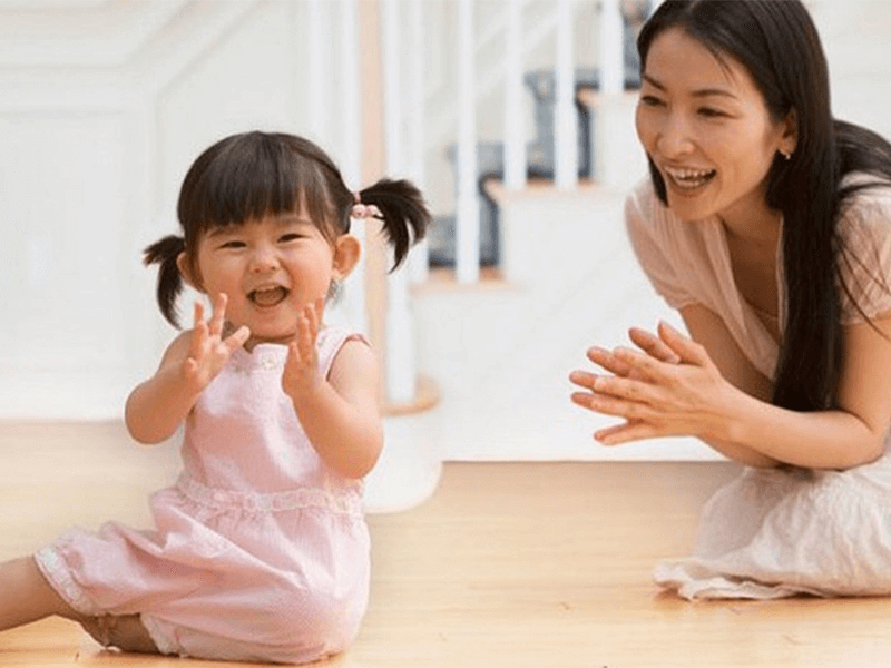 Khuyến khích trẻ bằng phần thưởng. (Ảnh: Sưu tầm Internet)