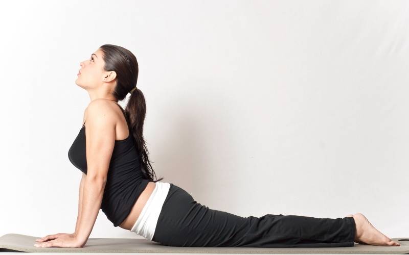 Tập với tư thế rắn hổ mang. (Ảnh: Sưu tầm Internet)