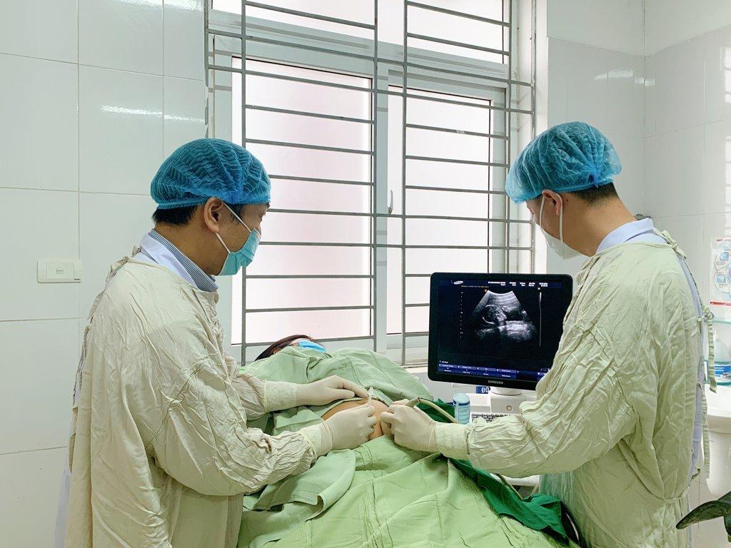 Phương pháp chọc ối. (Ảnh: Sưu tầm Internet)