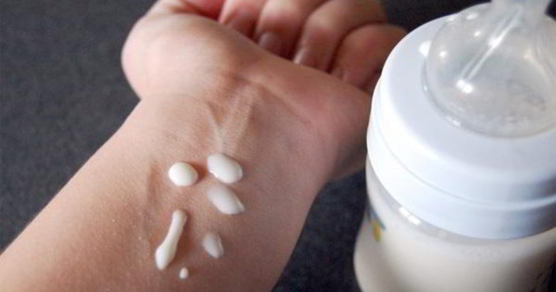 Nếm thử là cách nhận biết sữa hỏng nhanh và đơn giản nhất (Ảnh: Sưu tầm Internet)