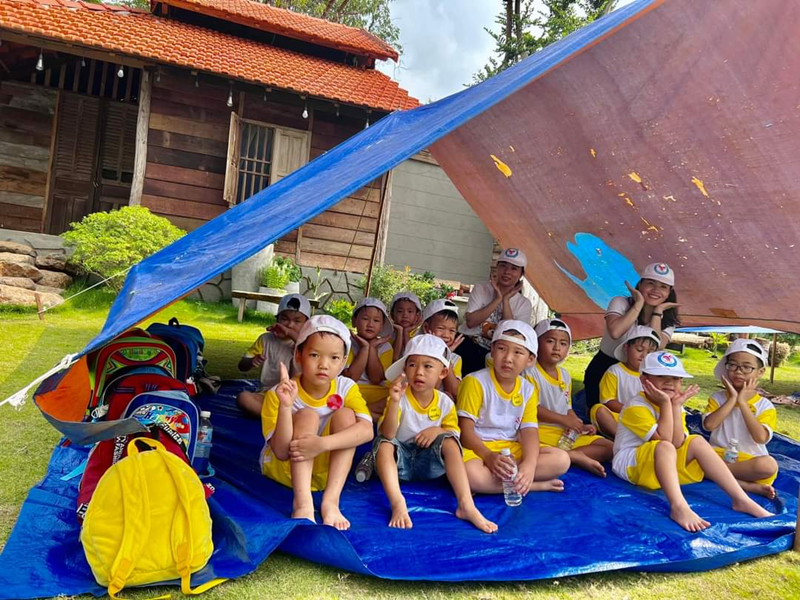 Trại hè là cơ hội tuyệt vời để trẻ nhút nhát vượt qua chính mình. (Ảnh: Sưu tầm Internet)