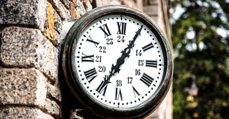 Xem giờ số la mã (Nguồn ảnh: Sưu tầm internet)