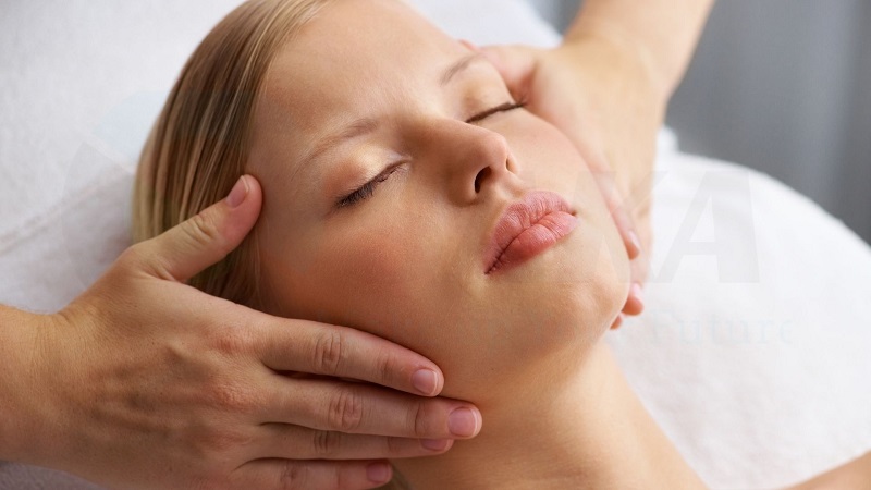 Massage miệng và vùng mũi (Ảnh: Sưu tầm Internet)