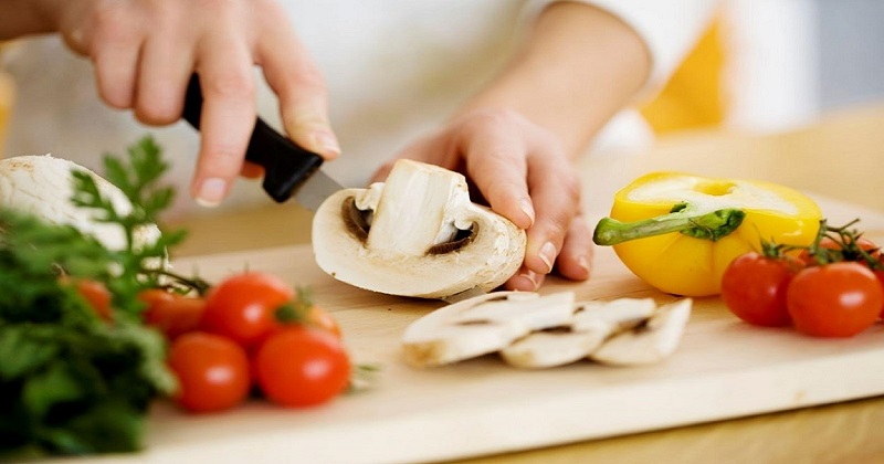 Phụ nữ sau sinh học thêm kiến thức mới để hoàn thiện bản thân (Ảnh: Sưu tầm Internet)