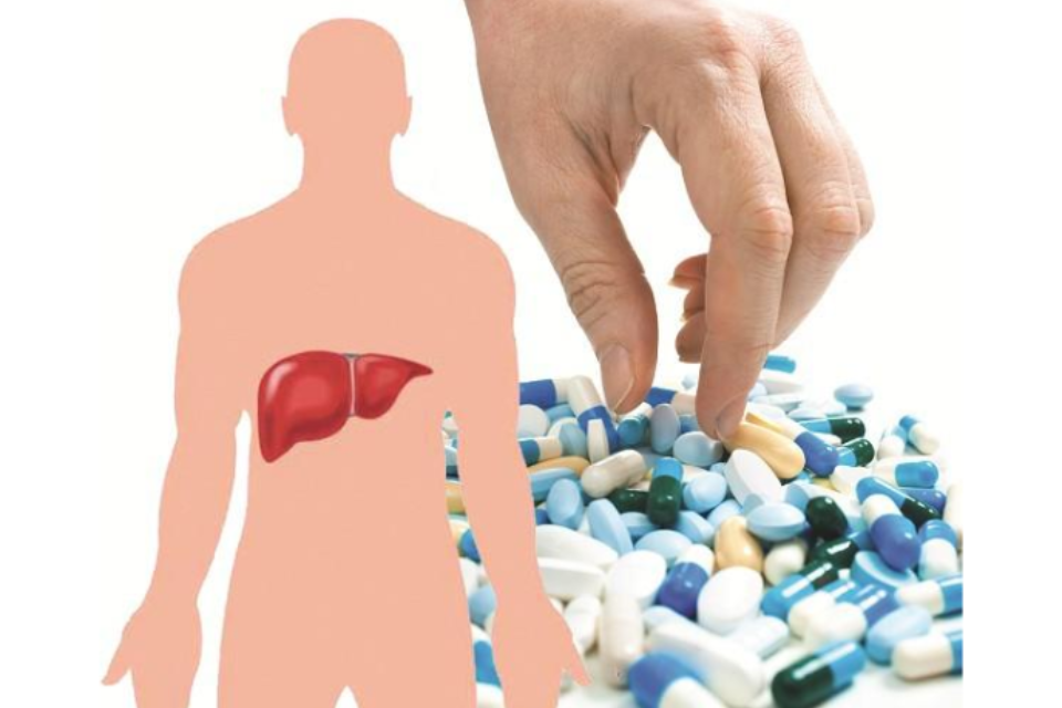 Đối với các mẹ có tiền sử bệnh suy gan thì không nên sử dụng paracetamol để tránh làm bệnh trở nặng (Ảnh: Sưu tầm Internet)